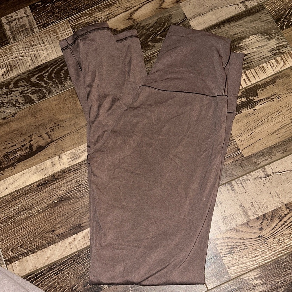 Offline by aerie leggings
Size S  7/8 length